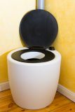 TOA NOVA - die Streu- Trenntoilette, Komplettset inkl. Kiefernborke + Kanister TOA NOVA - die Streu- Trenntoilette, Komplettset inkl. Kiefernborke + Kanister