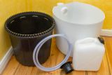 TOA NOVA - die Streu- Trenntoilette, Komplettset inkl. Kiefernborke + Kanister TOA NOVA - die Streu- Trenntoilette, Komplettset inkl. Kiefernborke + Kanister